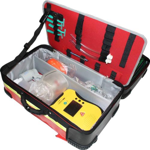 Notfallrucksack, gefüllt mit AED-Defibrillator: einfach und unkompliziert helfen